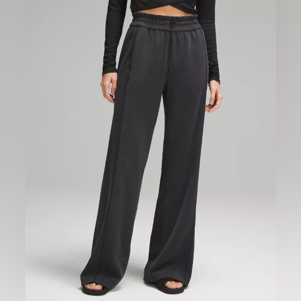 Lululemon Ribbed Softereme MR Pant